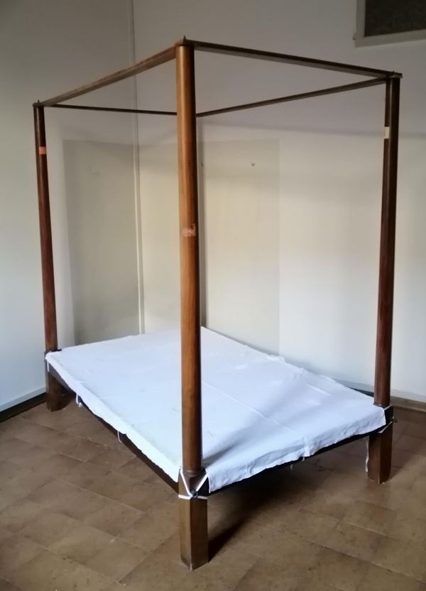 Letto Impero, sec. XIX in noce a baldacchino,                             