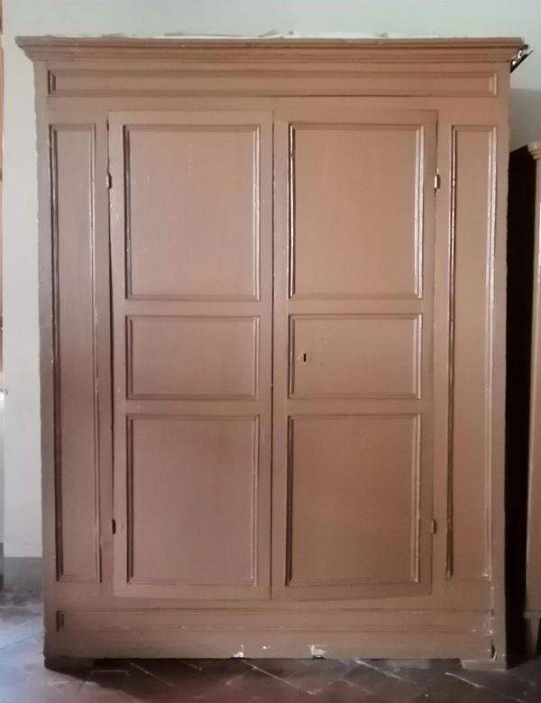 Armadio, sec. XVII, in legno laccato, due sportelli                       