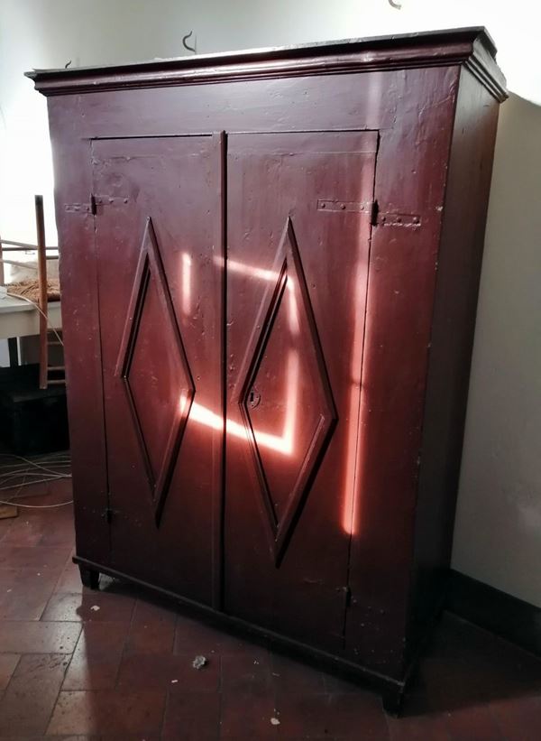 Armadio, sec. XVIII, in legno laccato, due sportelli,                     