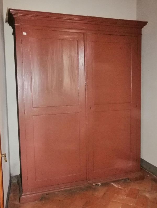Armadio, sec. XVIII, in legno laccato, due sportelli                      