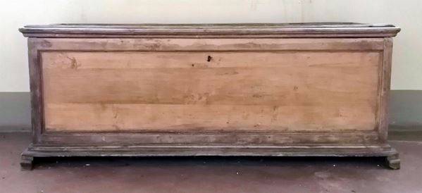 Cassapanca, sec. XVIII, in gattice, cm 170x63x64,                         