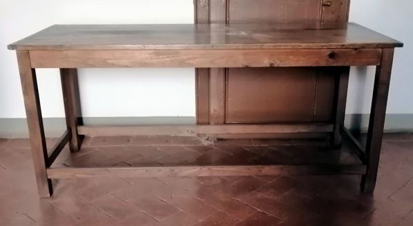 Tavolo da lavoro, sec. XIX, in abete, cm 192x75x85                        