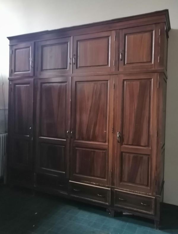Armadio, sec. XIX, in legno laccato, otto sportelli,                      