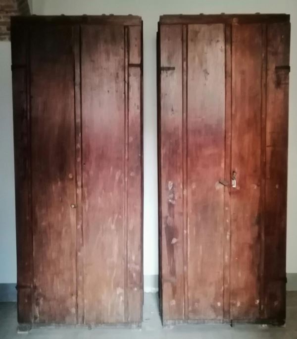 Coppia di armadi, sec. XIX, in pioppo due sportelli,                        - Asta Opere e Oggetti d'arte antica e Contemporanea, Gioielli - Poggio Bracciolini Casa d'Aste