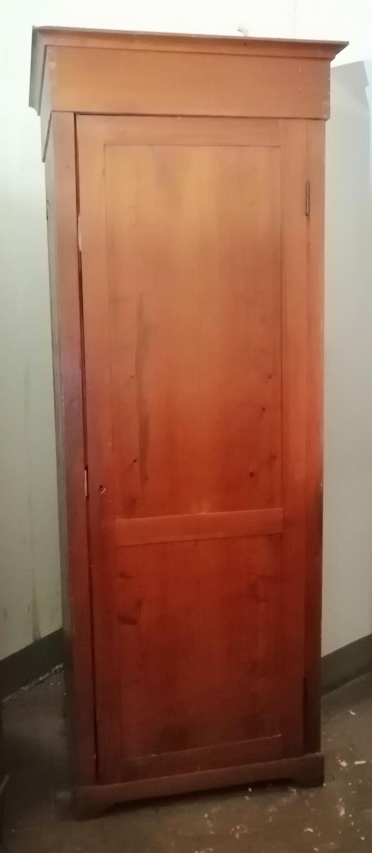 Armadio, sec. XIX, in abete, uno sportello,                               