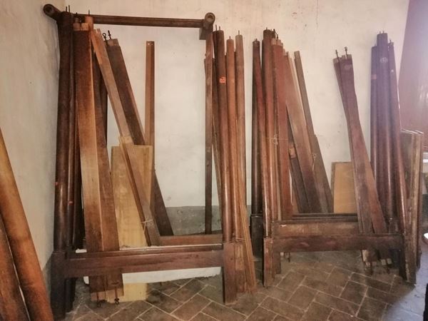 Nove letti a baldacchino, Impero, in noce, e pioppo,                      