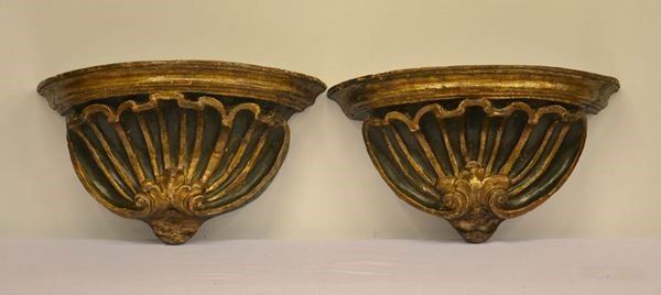 



Coppia di mensole . sec. XVIII