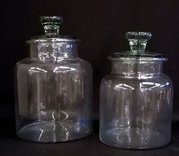 



Oliera, sec. XVIII, composta da due ampolle in vetro, alt. cm 21,5