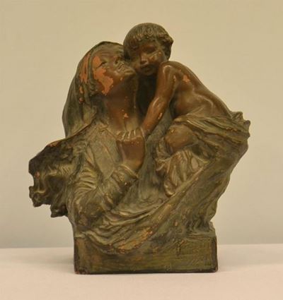 Scultura, Sec. XIX, Raffigurante Maternit&agrave; in Terracotta Smaltata, Alt. CM 27, Difetti