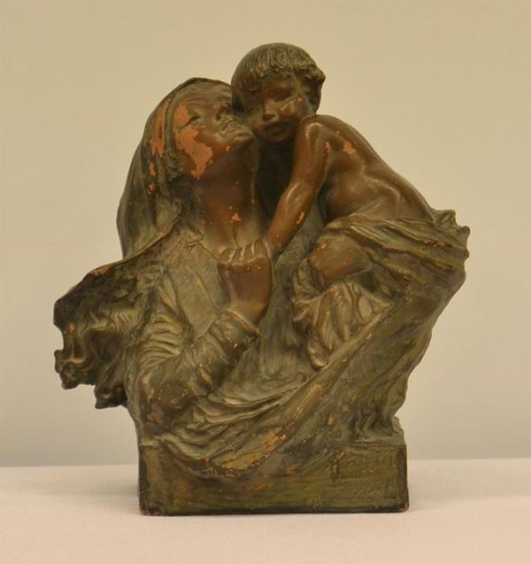 Scultura, Sec. XIX, Raffigurante Maternit&agrave; in Terracotta Smaltata, Alt. CM 27, Difetti