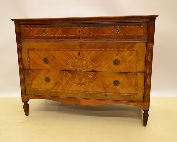 Cassettone, Luigi XVI, in noce filettato, fronte a tre cassetti, piedi troncopiramidali, cm 128x59x98, restauri