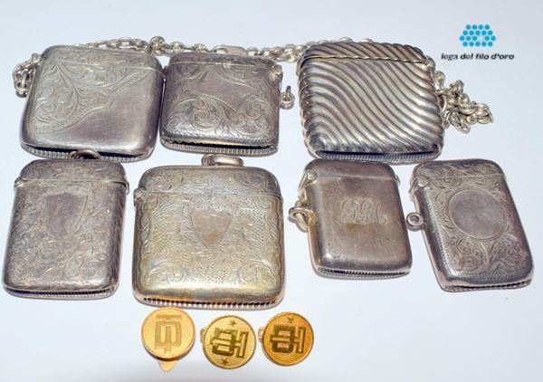 



SETTE PORTAFIAMMIFERI,INGHILTERRA SEC. XIX/XX   - Asta Gioielli , argenti e penne - Poggio Bracciolini Casa d'Aste