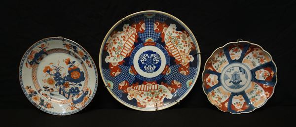 



Tre piatti da parete, arte orientale, sec. XIX