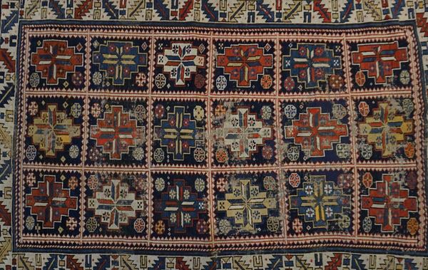 Tappeto persiano, secolo XIX  - Asta ANTIQUARIATO: ARREDI MOBILI E OGGETTI D'ARTE - Poggio Bracciolini Casa d'Aste