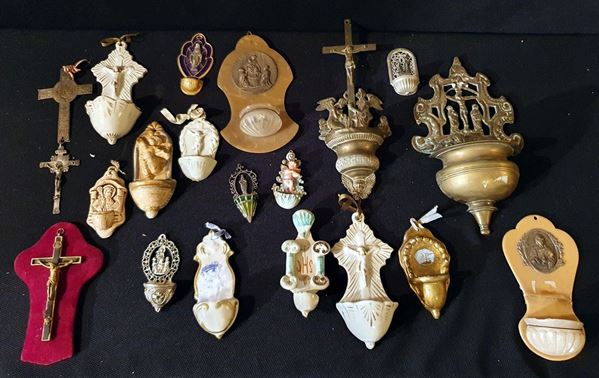 



Collezione di acquasantiere e croci, sec. XIx e XX