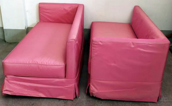 Coppia di divani, sec. XX    - Asta Collectibles, Arredi antichi e Contemporanei e Gioielli - Poggio Bracciolini Casa d'Aste