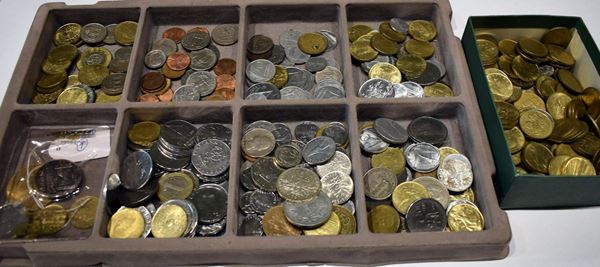 



Lotto di circa seicento monete