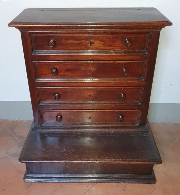 Inginocchiatoio sec. XX   - Asta Collectibles, Arredi antichi e Contemporanei e Gioielli - Poggio Bracciolini Casa d'Aste