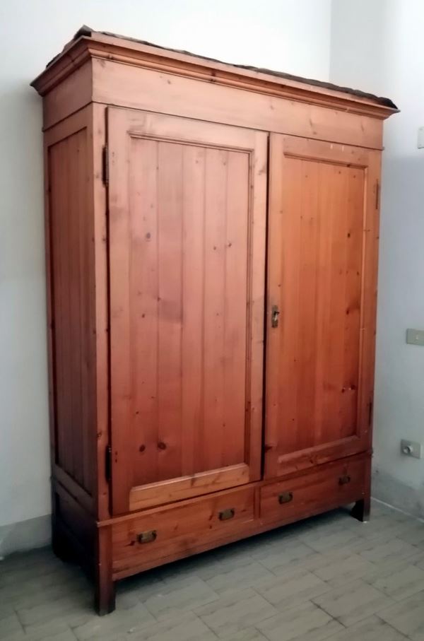 Armadio, sec. XIX, in abete, due sportelli, due cassetti,                    - Asta Collectibles, Arredi antichi e Contemporanei e Gioielli - Poggio Bracciolini Casa d'Aste