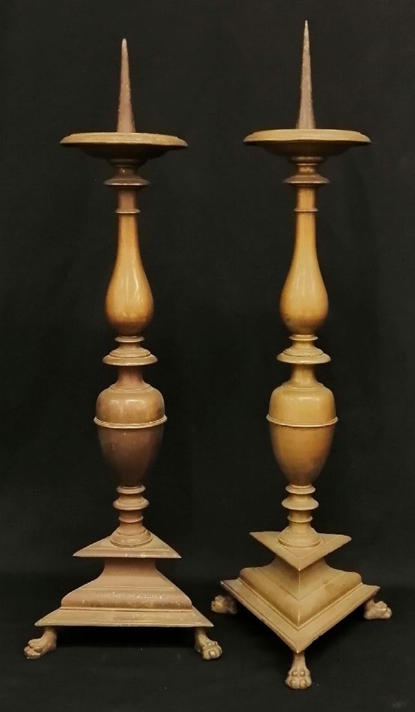 Coppia di candelieri, sec. XVII  - Asta ANTIQUARIATO, COLLECTIBLES, GIOIELLI - Poggio Bracciolini Casa d'Aste