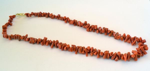 



COLLANA GIROCOLLO IN CORALLO 