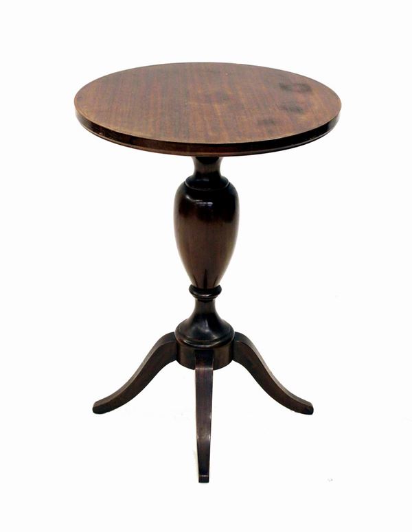 



Tavolino, sec. XX  - Asta Antiquariato e Sculture, Gioielli e Collezionismo - Poggio Bracciolini Casa d'Aste