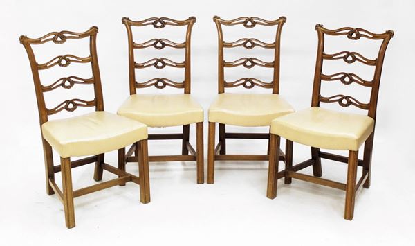 Quattro sedie, sec. XX  - Asta COLLECTIBLES, Mobili, Arredi e Dipinti dal secolo XVI al XX - Poggio Bracciolini Casa d'Aste