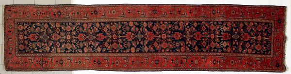 



Tappeto galleria persiano, Malaier, sec. XX  - Asta ARREDI, OGGETTI D'ARTE, GIOIELLI E ARGENTI - Poggio Bracciolini Casa d'Aste