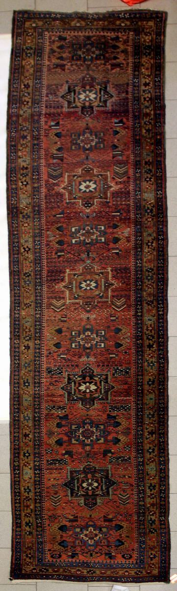 



Tappeto galleria, Shirvan, sec. XX  - Asta ARREDI, OGGETTI D'ARTE, GIOIELLI E ARGENTI - Poggio Bracciolini Casa d'Aste