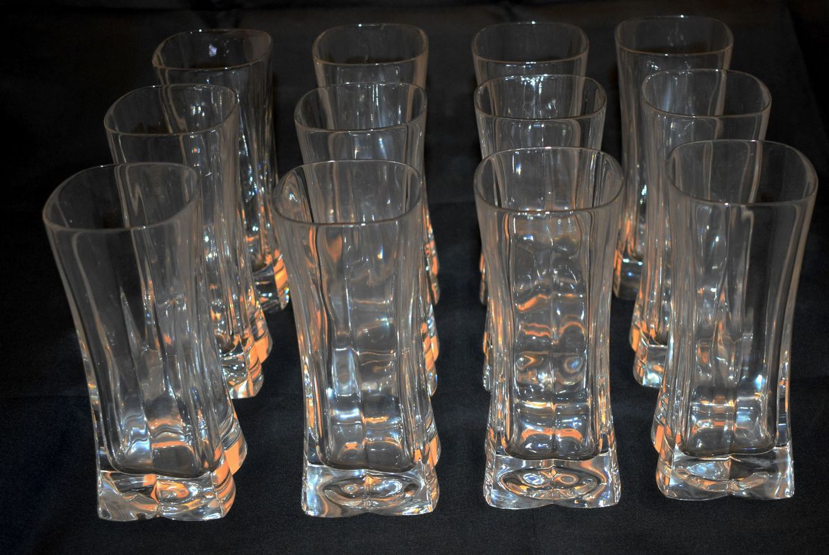 Sette bicchieri, in vetro di Murano - Asta Collectibles, Arredi antichi e  Contemporanei e Gioielli - Poggio Bracciolini