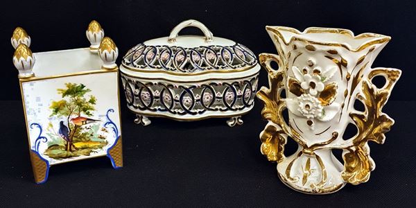 



Due vasi, sec. XIX  - Asta Gioielli, Arredi d'antiquariato, Dipinti dal XVI al XX Secolo e Argenti - Poggio Bracciolini Casa d'Aste