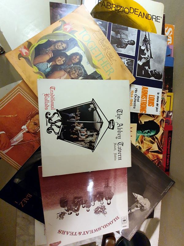 



40 dischi 45 giri in vinile