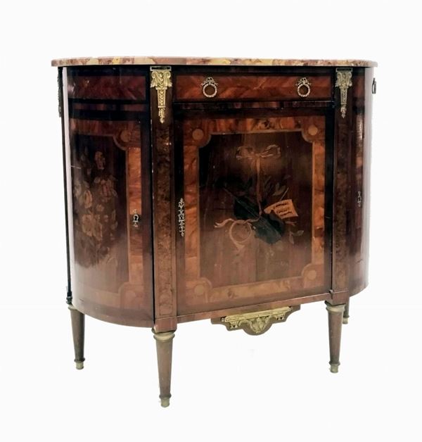 



Credenza, in stile Luigi XV