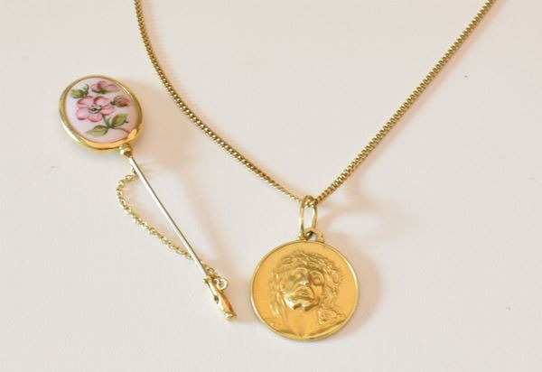 



COLLANA IN ORO GIALLO KT 18 E MEDAGLIA