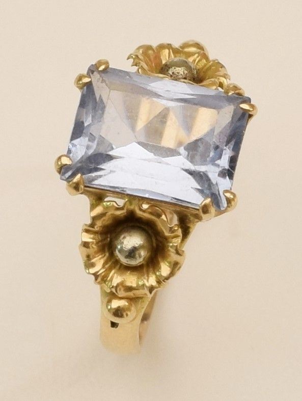



ANELLO IN ORO GIALLO 18KT E PIETRA
