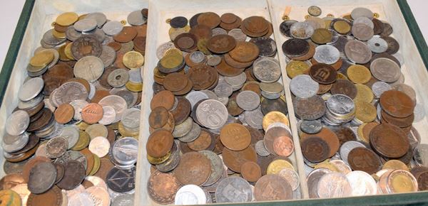 



Lotto di circa quattrocento monete e cinque medaglie
