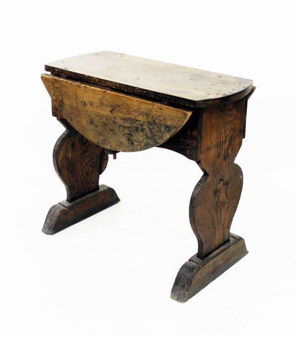 



Tavolino a bandelle, in stile 500  - Asta Gioielli, Arredi d'antiquariato, Dipinti dal XVI al XX Secolo e Argenti - Poggio Bracciolini Casa d'Aste