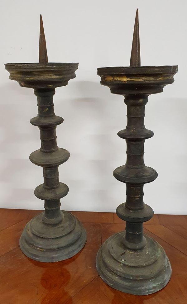 



Coppia candelieri, sec. XVII  - Asta ARREDI DA UNA VILLA FIORENTINA, GIOIELLI, ARGENTI E DIPINTI - Poggio Bracciolini Casa d'Aste