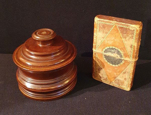 



Scatola, sec. XIX  - Asta ANTIQUARIATO, COLLECTIBLES, GIOIELLI - Poggio Bracciolini Casa d'Aste