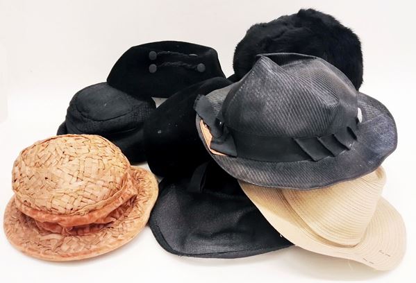 



Lotto composto da dieci cappelli per signora, met&agrave; sec. XX