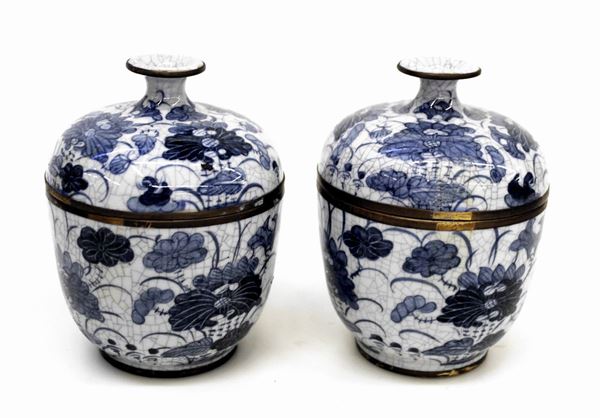 



Coppia di vasi con coperchio, arte orientale, sec. XX
