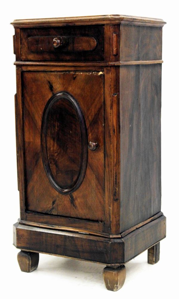 



Comodino, sec. XIX/XX  - Asta Gioielli, Arredi d'antiquariato, Dipinti dal XVI al XX Secolo e Argenti - Poggio Bracciolini Casa d'Aste