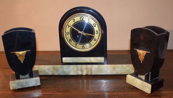 



Orologio soprammobile , Art Dec&ograve; e due alzate