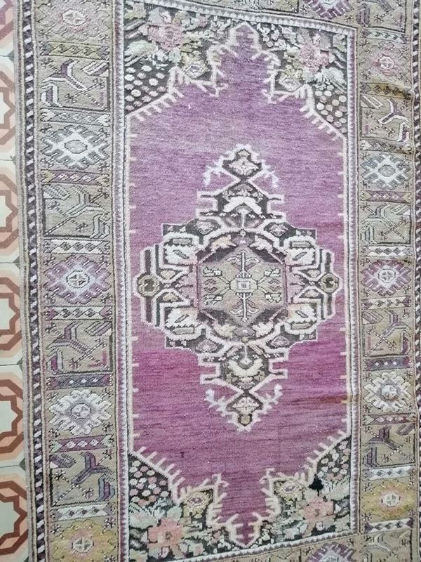 



Tappeto persiano, sec. XX  - Asta Collectibles, Arredi antichi e Contemporanei e Gioielli - Poggio Bracciolini Casa d'Aste
