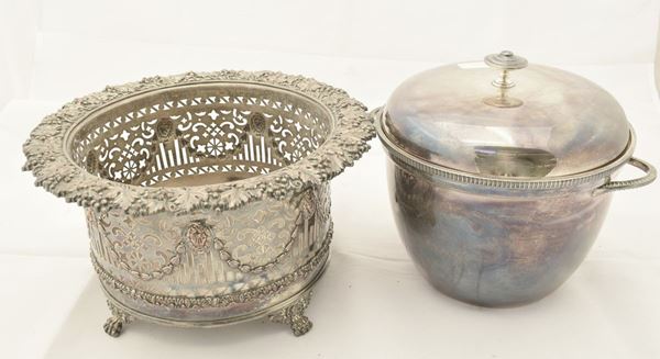 



CACHEPOT , SECOLO XX   - Asta ARREDI DA UNA VILLA FIORENTINA, GIOIELLI, ARGENTI E DIPINTI - Poggio Bracciolini Casa d'Aste