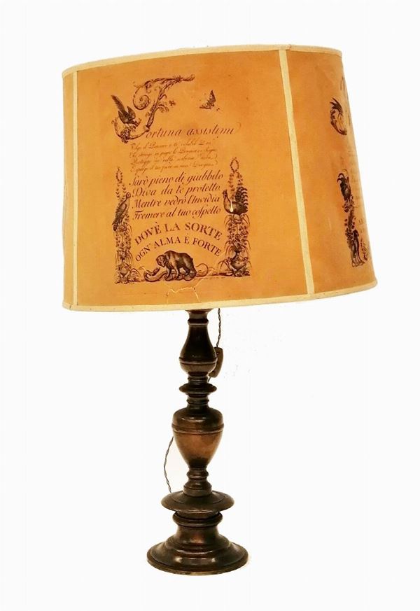 



Lume da tavolo, sec. XX  - Asta Collectibles, Arredi antichi e Contemporanei e Gioielli - Poggio Bracciolini Casa d'Aste
