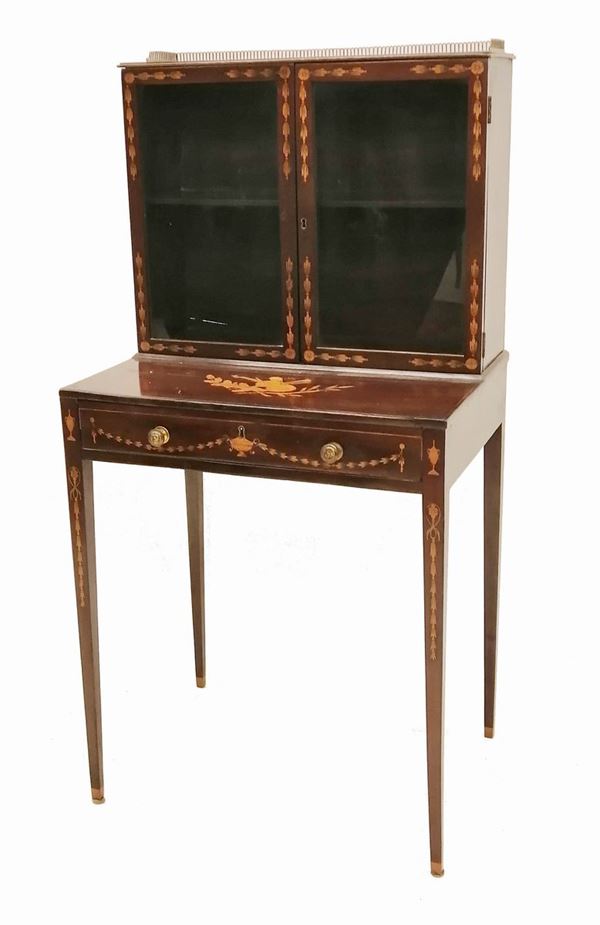 



Vetrinetta, Inghilterra, sec. XX  - Asta Collectibles, Arredi antichi e Contemporanei e Gioielli - Poggio Bracciolini Casa d'Aste