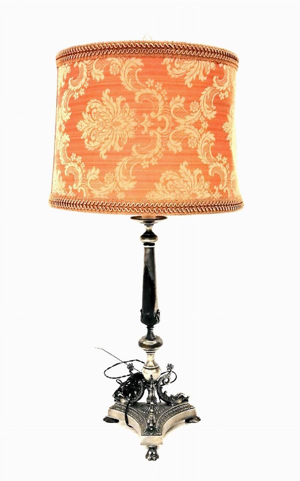 



Lume da tavolo, sec. XX  - Asta Collectibles, Arredi antichi e Contemporanei e Gioielli - Poggio Bracciolini Casa d'Aste