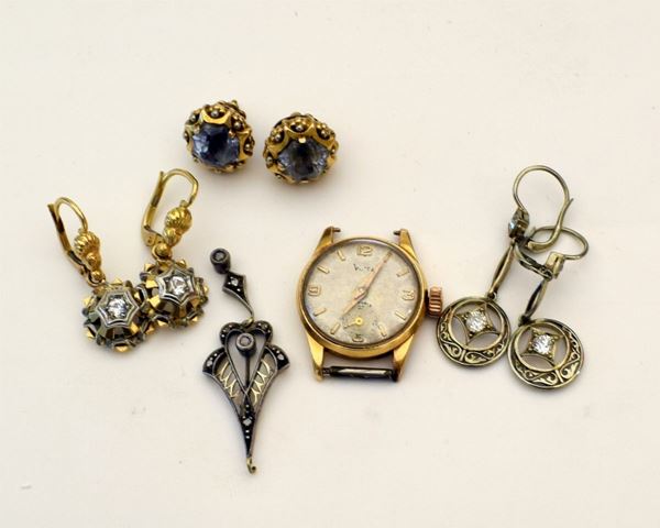 



PAIO DI ORECCHINI PENDENTI IN ORO BIANCO 18KT E DIAMANTI