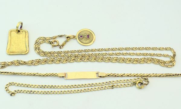 



COLLANA ,DUE BRACCIALETTI E DUE CIONDOLI IN ORO 18KT